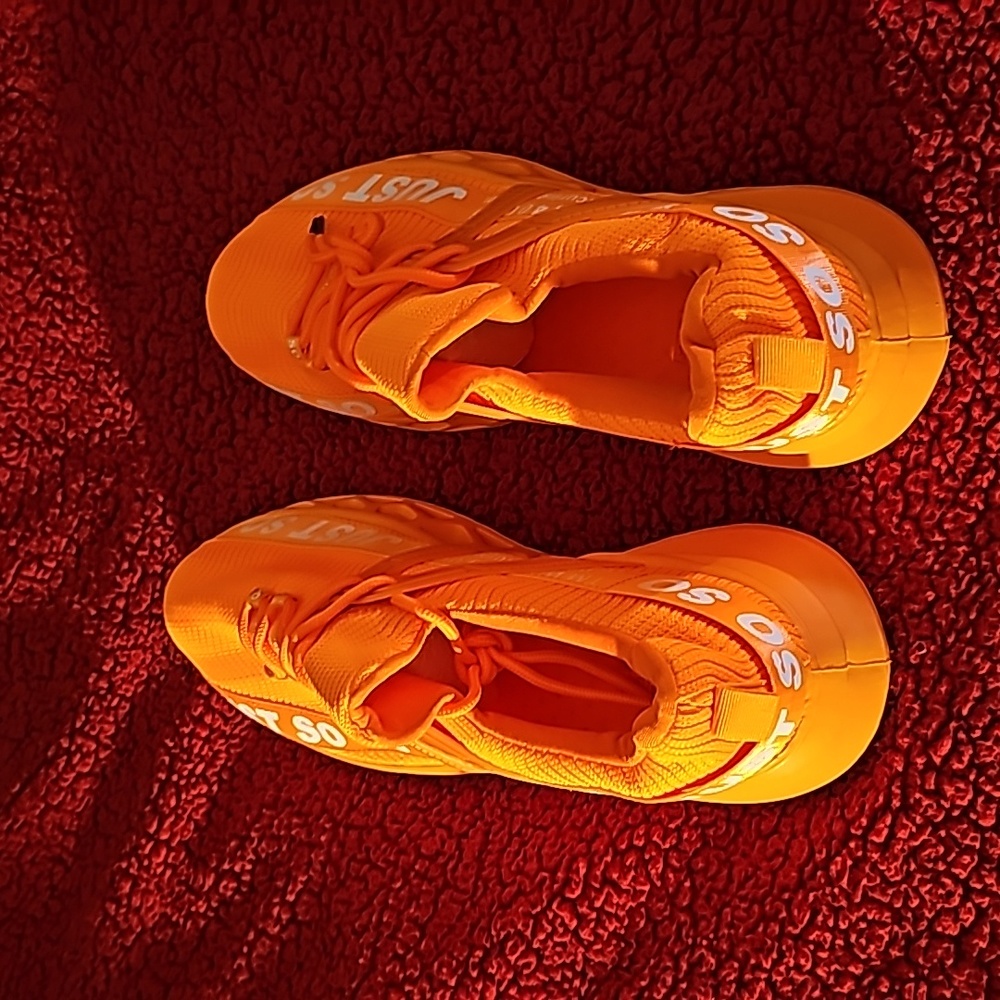 JUST SO SO Sneakers